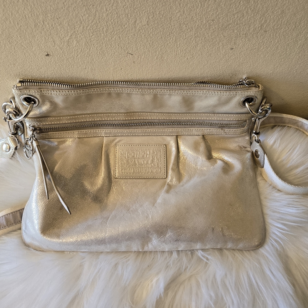 Vintage Coach "Poppy" Collection Crossbody Handbag Cream with  Shimmer effect